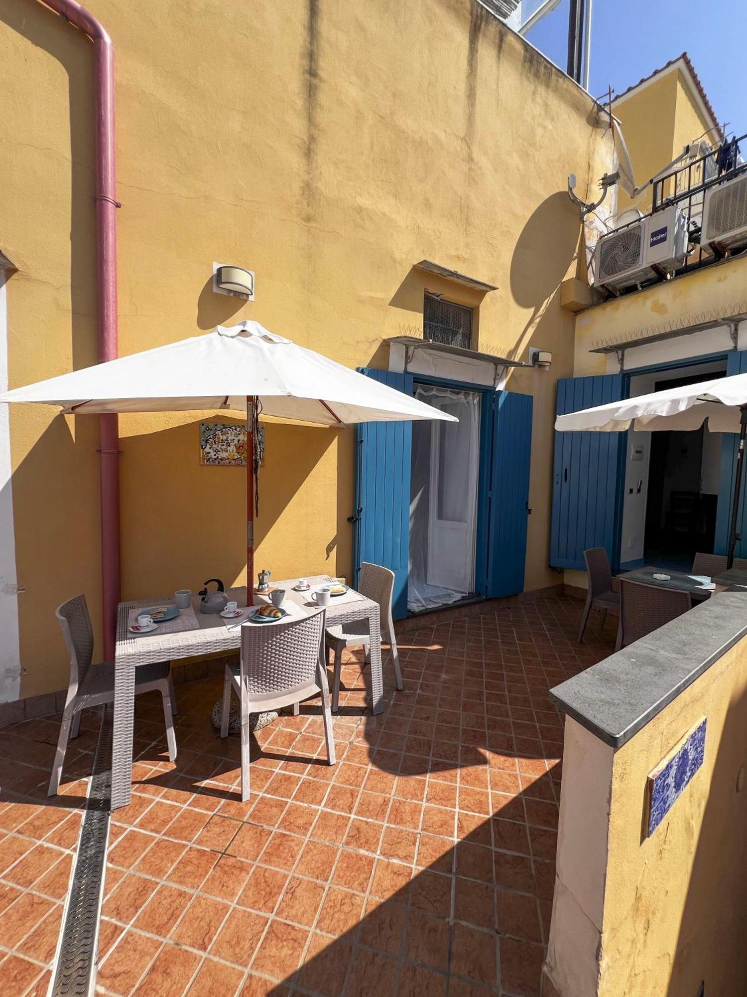 De Lamartine A Marina Di Corricella Procida Exteriér fotografie